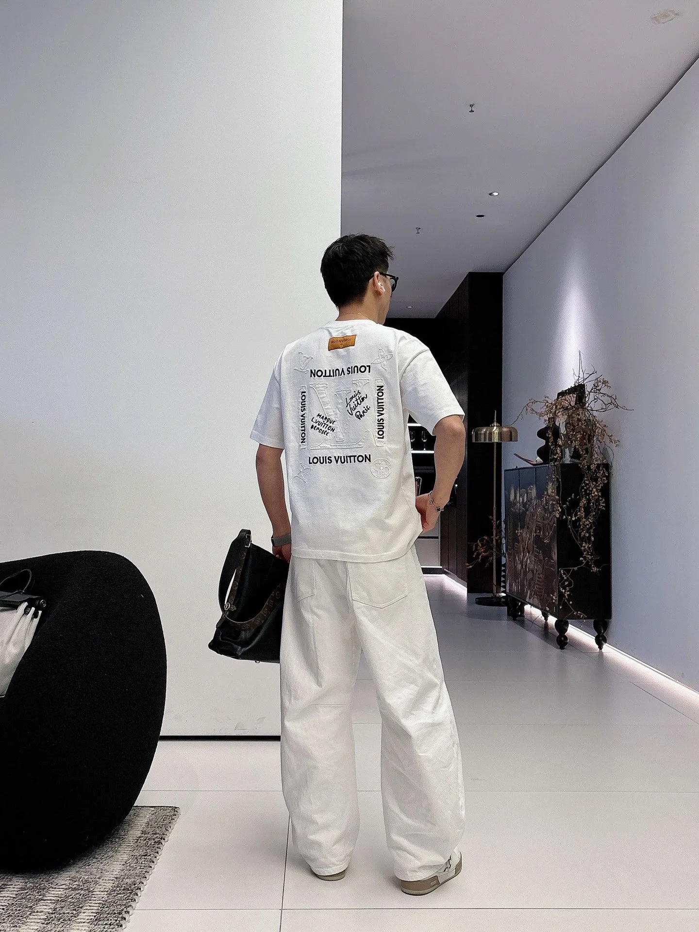 Louis Vuitton/ logo